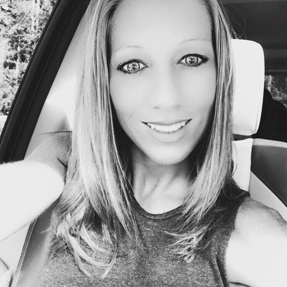 Meet your Posher, Kristin - Picture 3 of 3